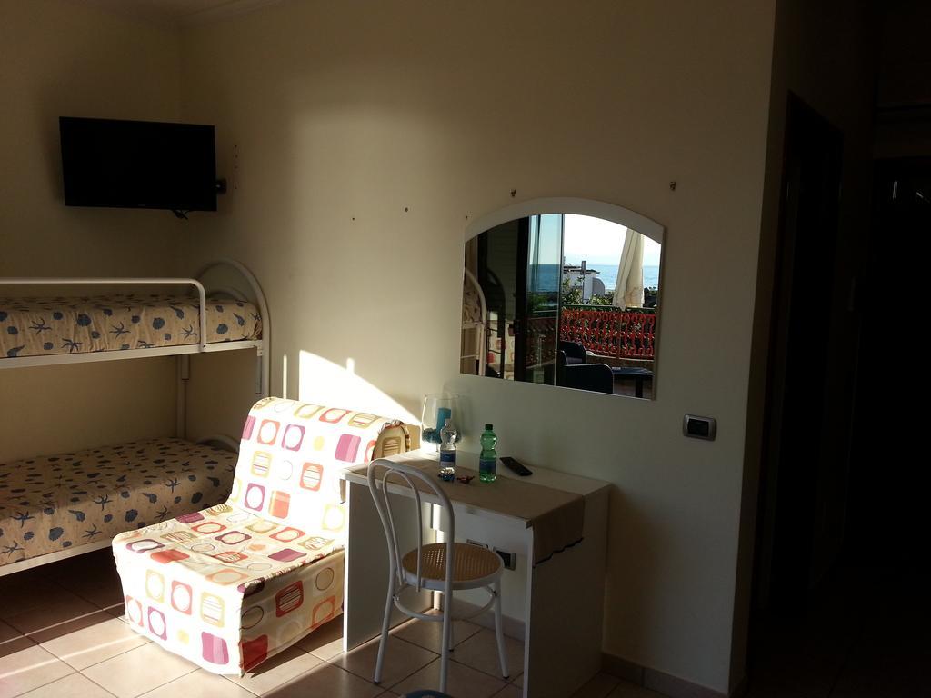 Hotel Tirreno Formia Room photo